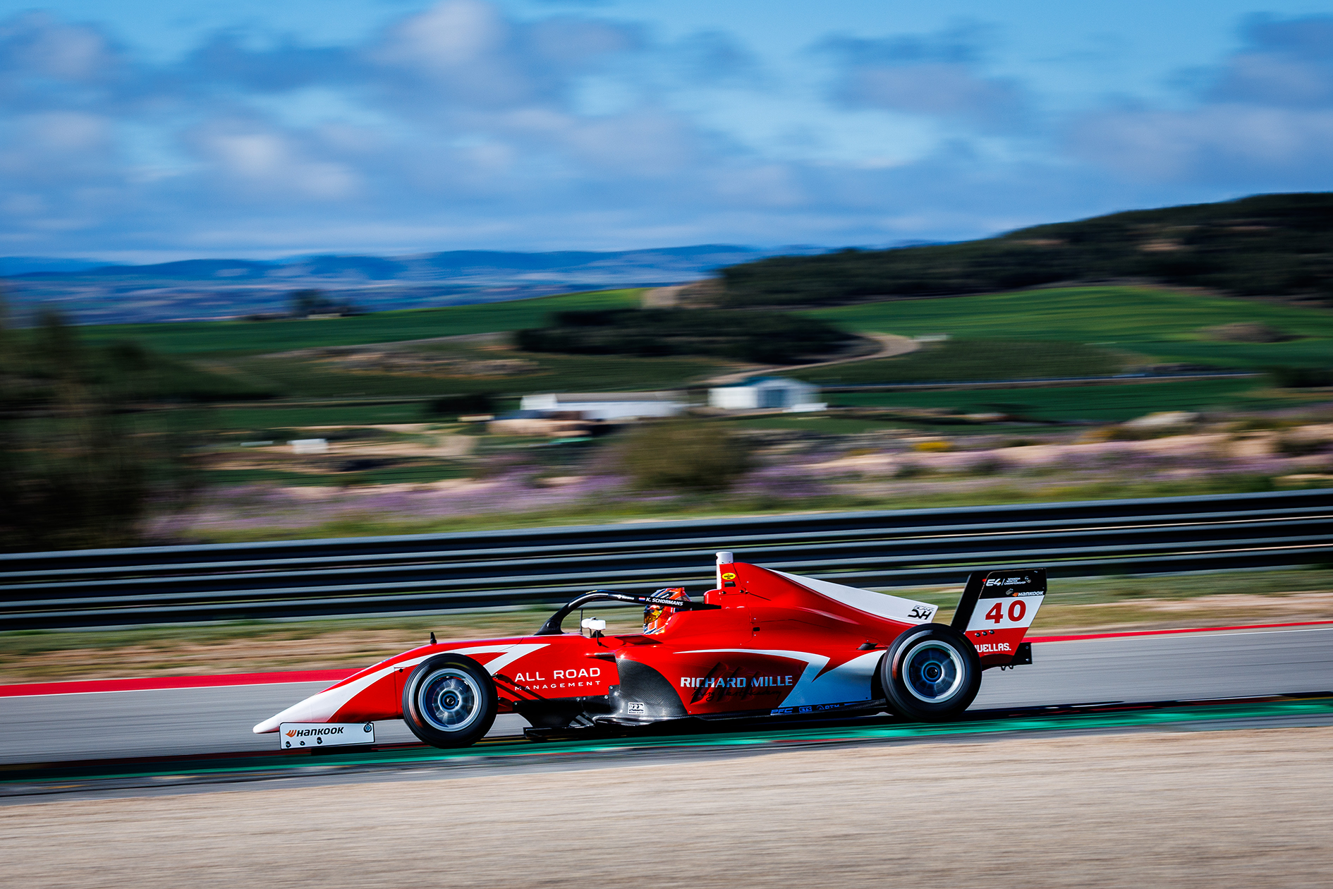 Schormans bate Lyzen e vence corrida 1 da etapa de Jarama da F4 Espanhola