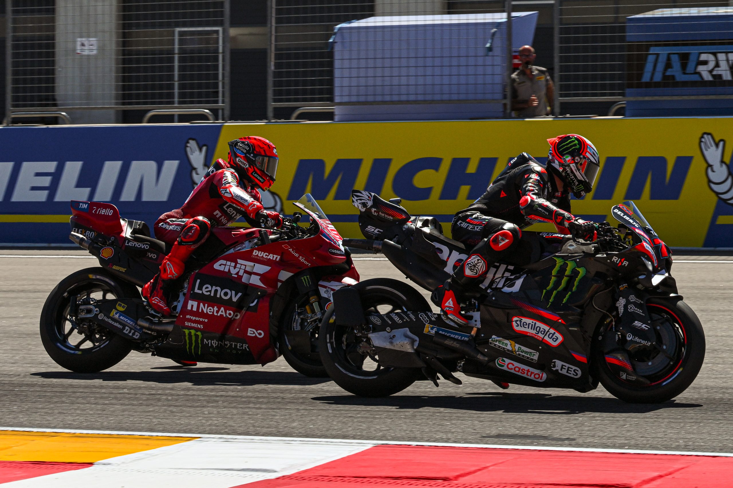 Bezzecchi reconhece força de Marc Márquez após duelo em Aragão: “Estava imbatível”