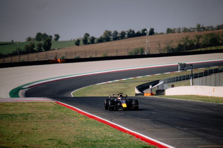 Piastri e Lawson vão à pista de Mugello para 1º dia de testes da Pirelli com pneus de 2027