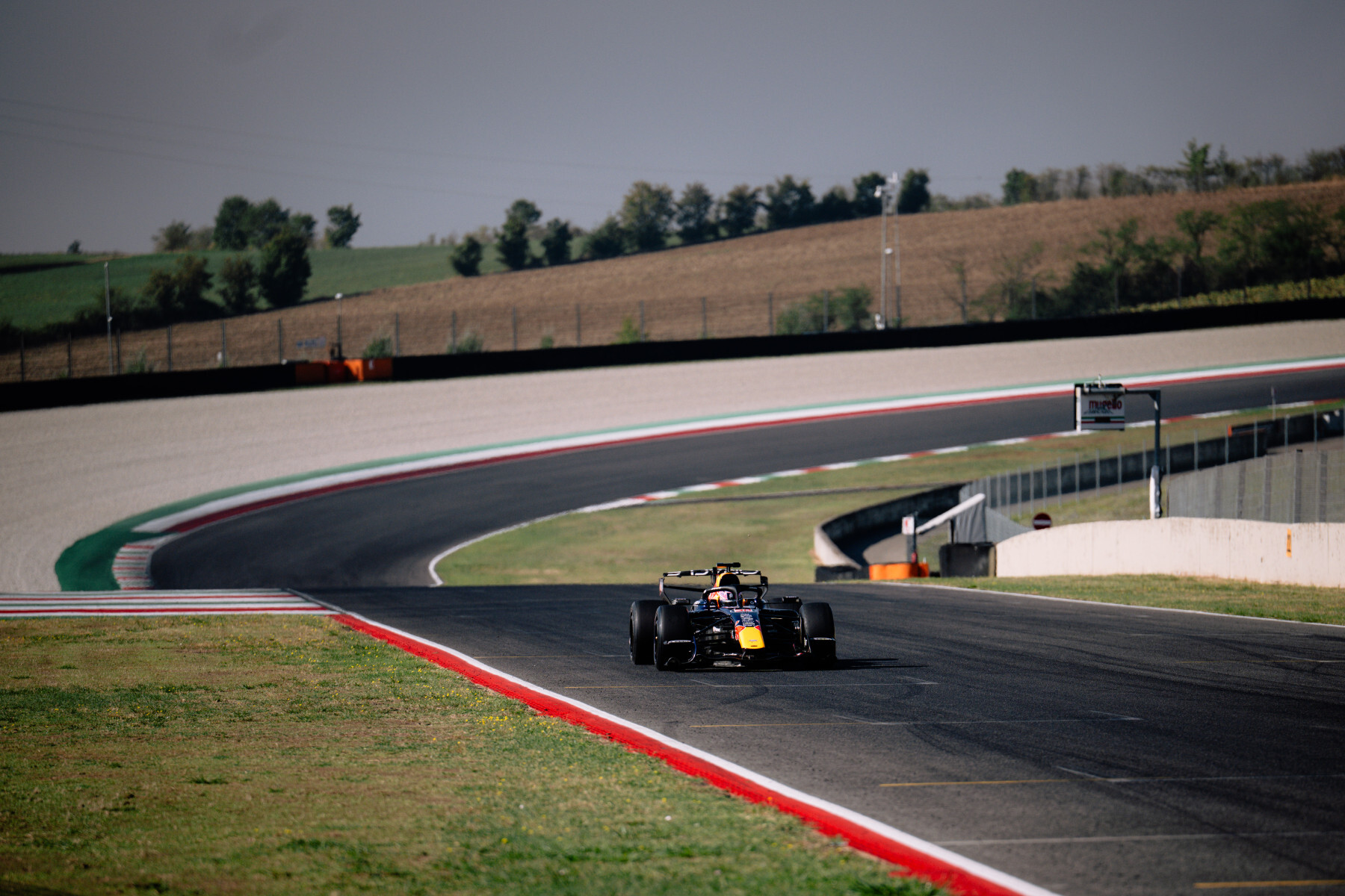 Piastri e Lawson vão à pista de Mugello para 1º dia de testes da Pirelli com pneus de 2027