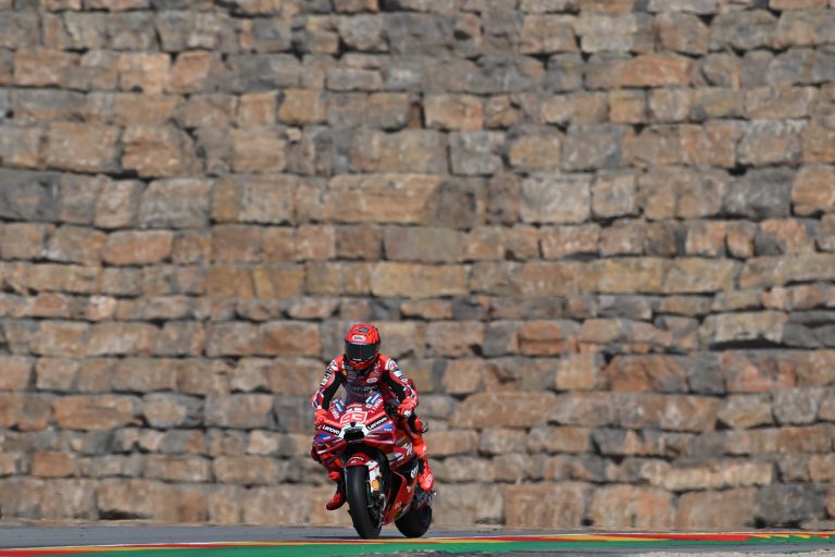 Marc Márquez dá primeiro recado e lidera TL1 da MotoGP em Aragão. Moreira é 13º