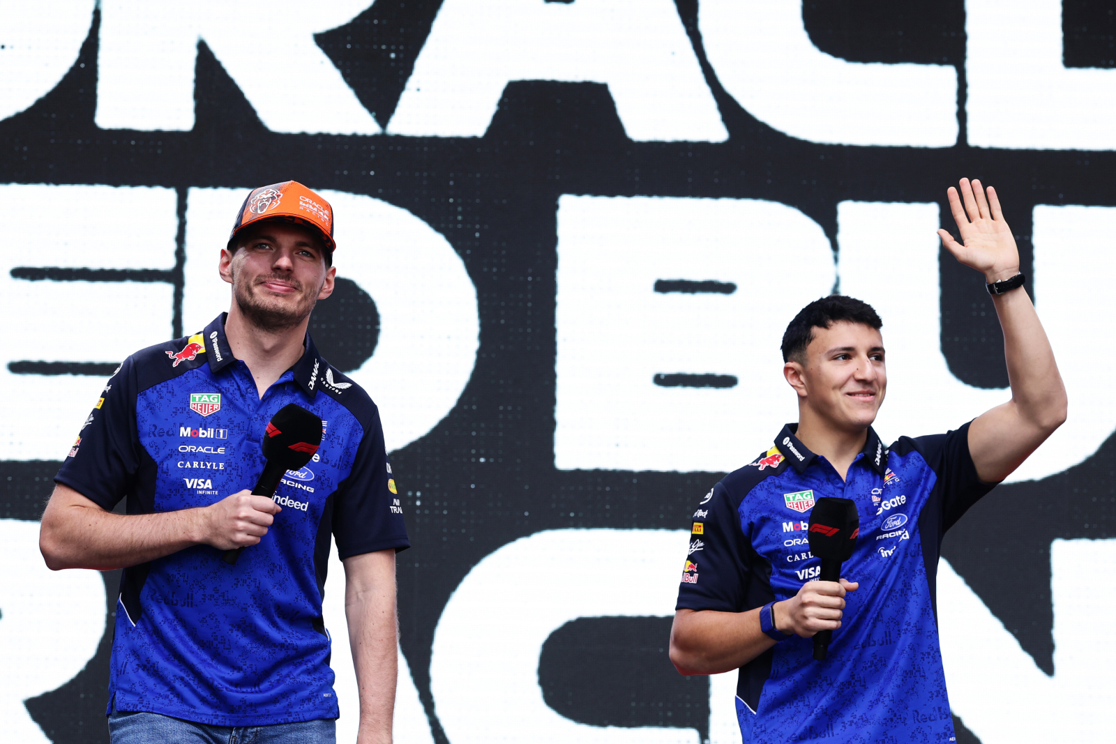 Red Bull เผยชุดแข่งชุดพิเศษของ Verstappen และ Hadjar ร่วมอำลา Zandvoort