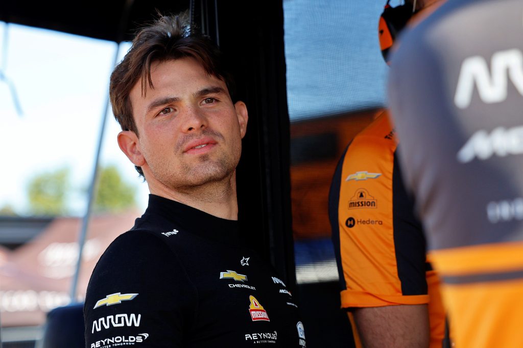 11) Pato O'Ward | McLaren Chevrolet | +33s090