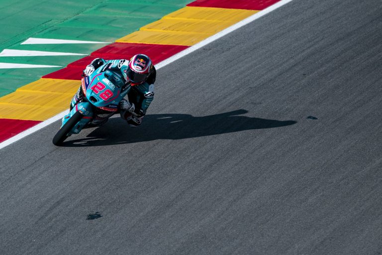 Quiles supera a Almansa y vuelve a ganar en Moto3 tras su lesión; Morelli sube al podio en Aragón; Perrone, 8°