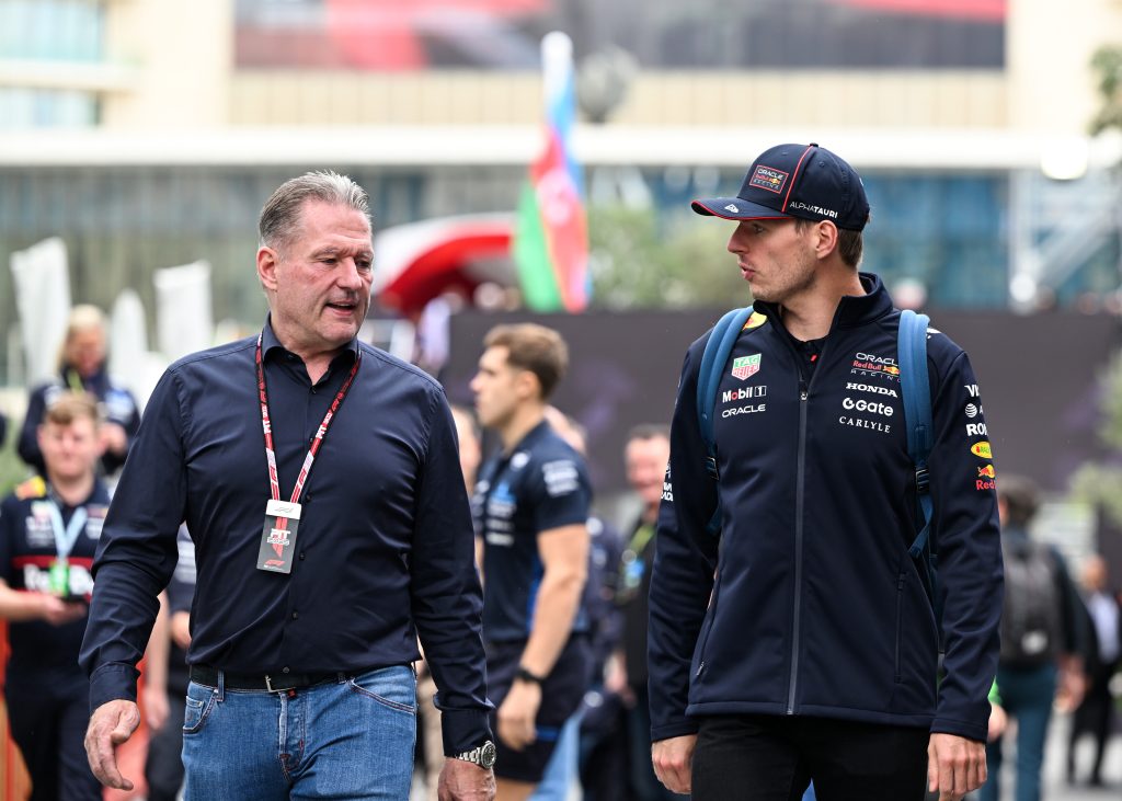 El padre de Verstappen confirma cláusulas de rendimiento en el nuevo contrato de su hijo con Red Bull