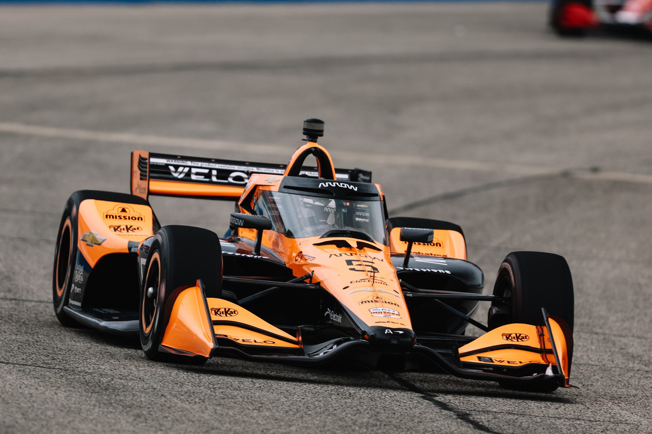 O’Ward supera erro da McLaren nos boxes, vence GP de Milwaukee 2 e adia decisão do título da Indy