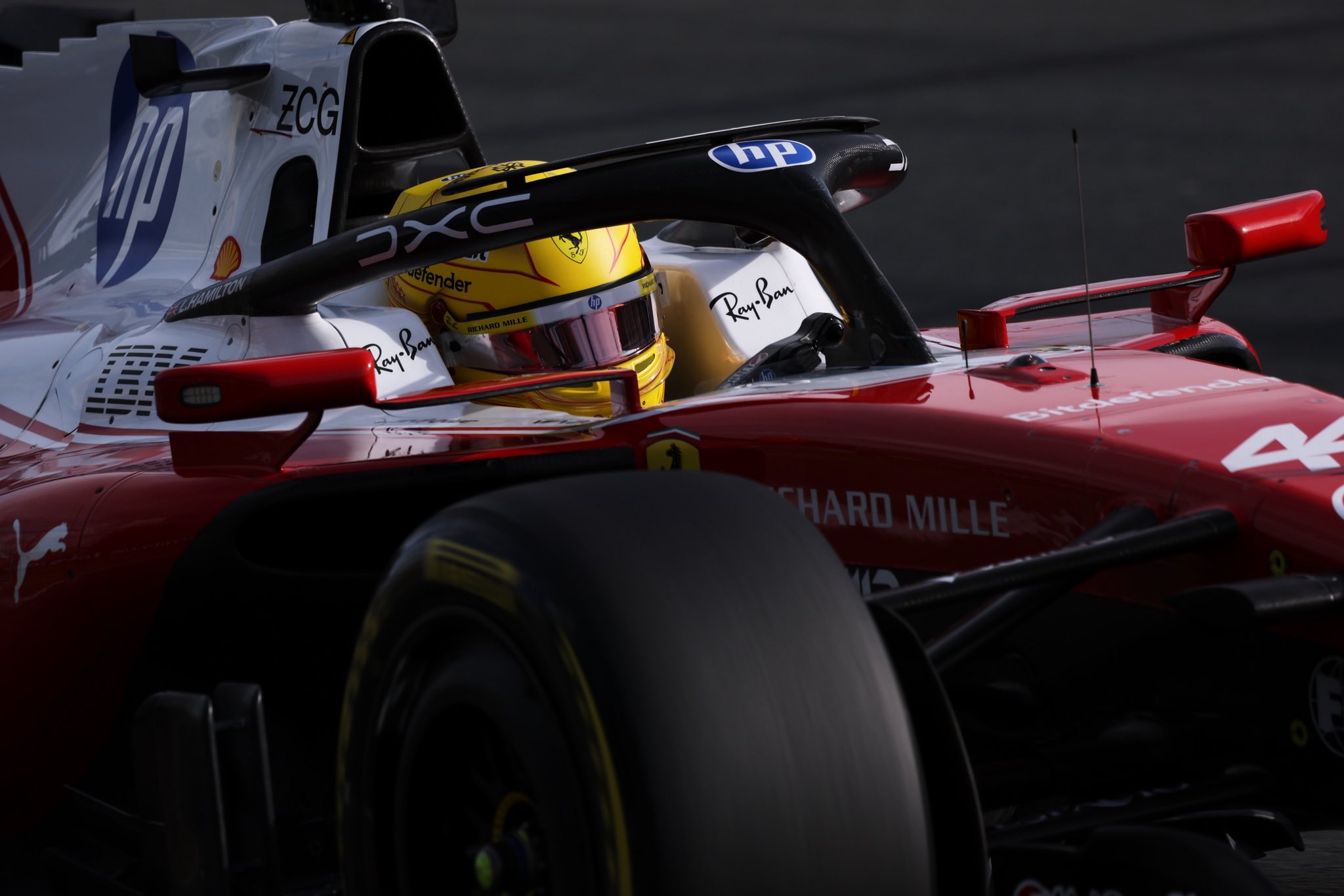 Hamilton sonha com vitória histórica na Itália pela Ferrari, mas assume: “Pressão enorme”