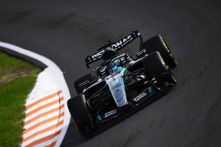 Pole de Russell em Zandvoort reforça cenário equilibrado da F1 na volta das férias