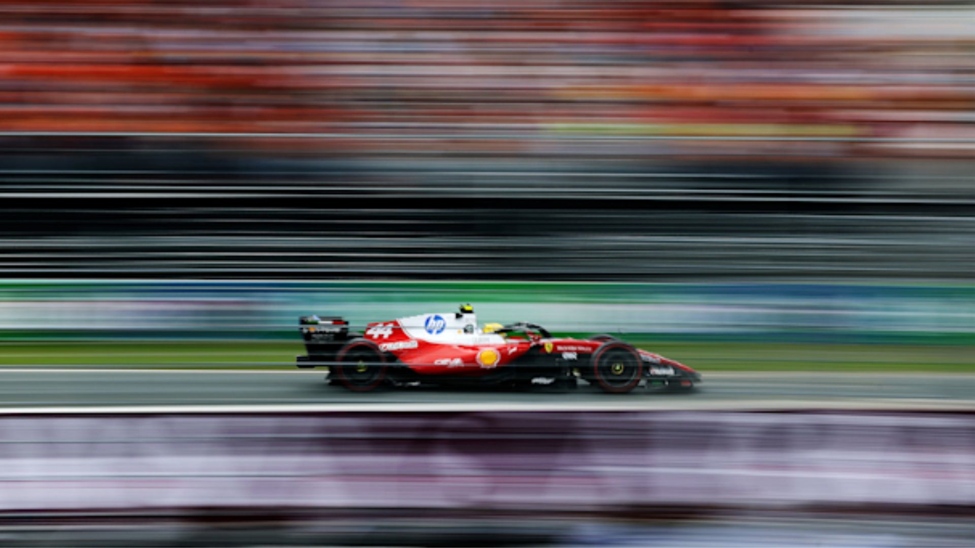 Hamilton rebate Ferrari sobre disputa com Leclerc nos Países Baixos: “Custou 3º lugar”