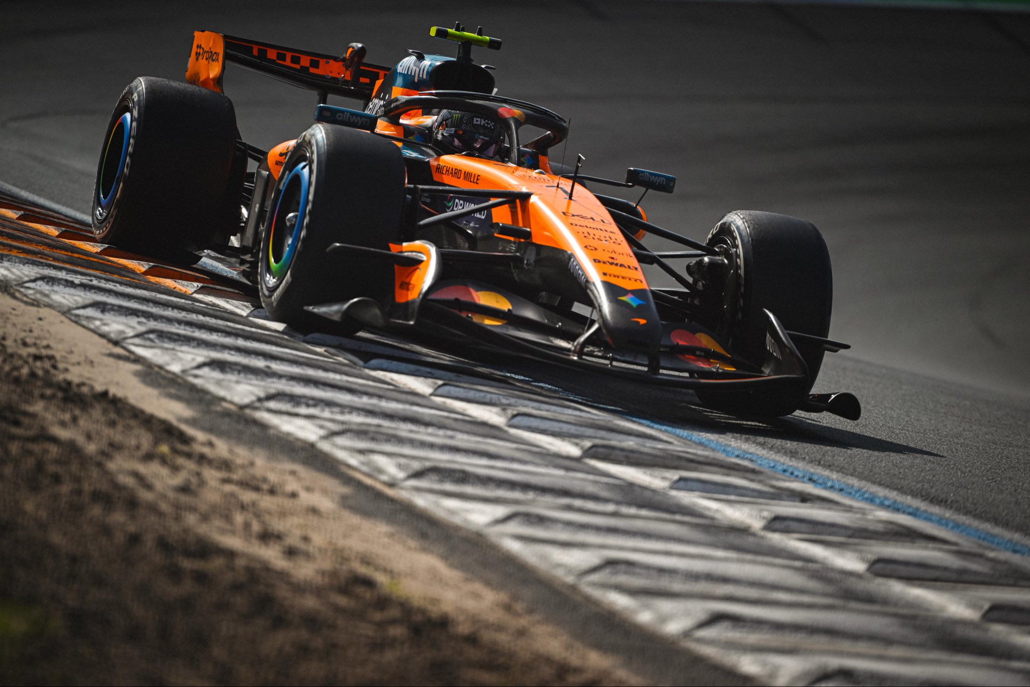 McLaren diz que “precisa de mais” para sonhar com título em 2026: “Mercedes merece liderar”