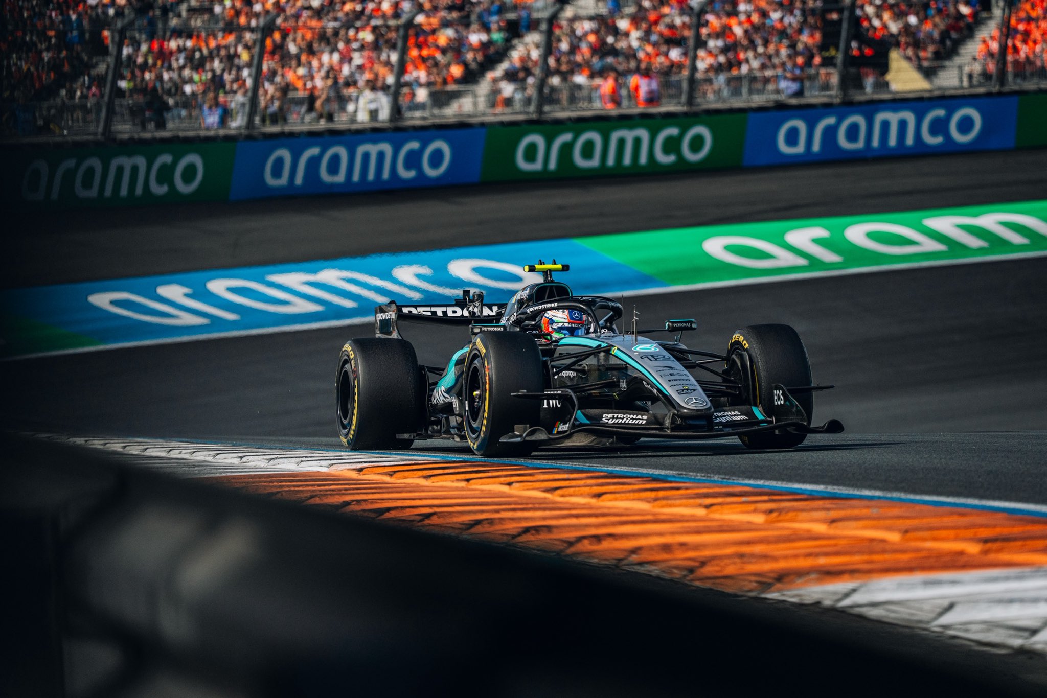 Antonelli agradece ajuda de Russell nos Países Baixos, mas liga alerta para McLaren
