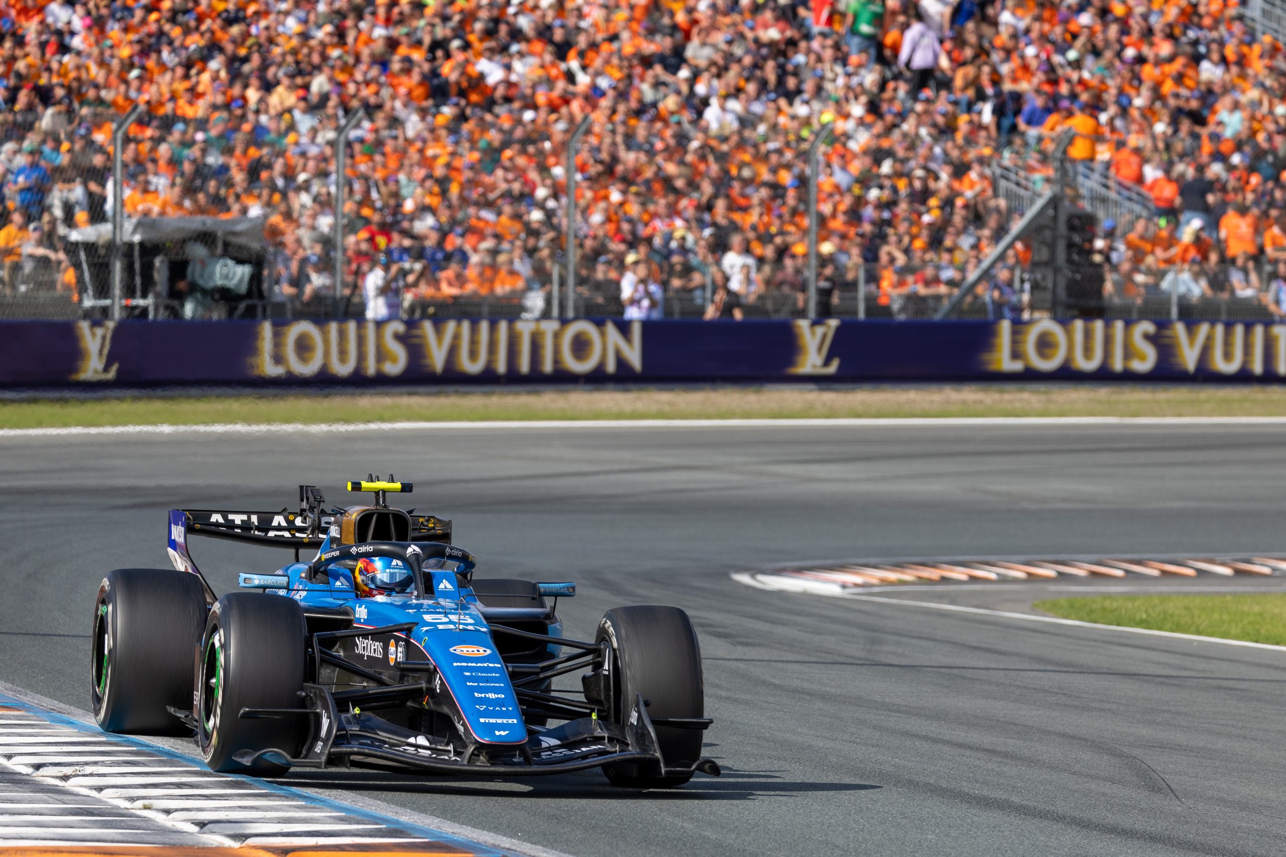Sainz já põe Aston Martin “em outra liga” contra mau desempenho da Williams na F1