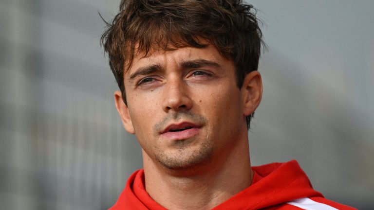 Leclerc vê Vasseur decisivo em renovação com Ferrari e resume: “Aqui que pertenço”