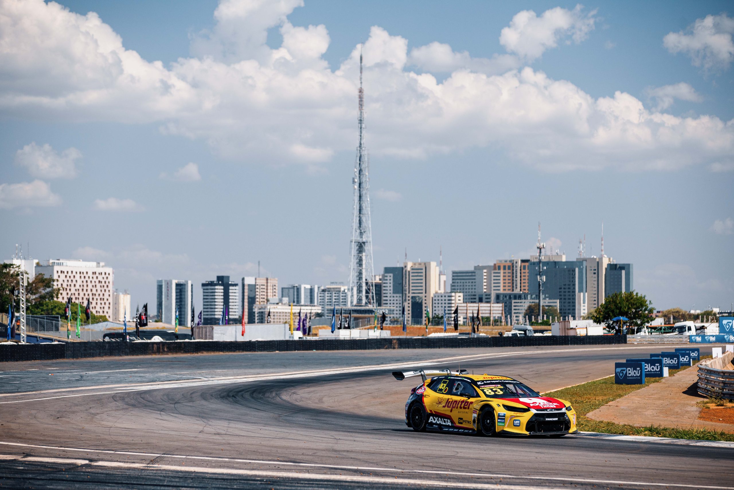 Casagrande/Robe brilha em Brasília e crava pole para corrida endurance da Stock Car