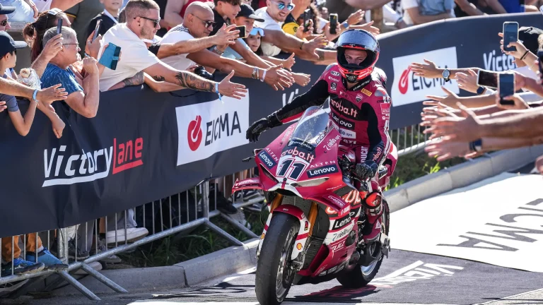 Bulega conquista título do WSBK 2026 na corrida 2 em Cremona. Lecuona vence e varre etapa