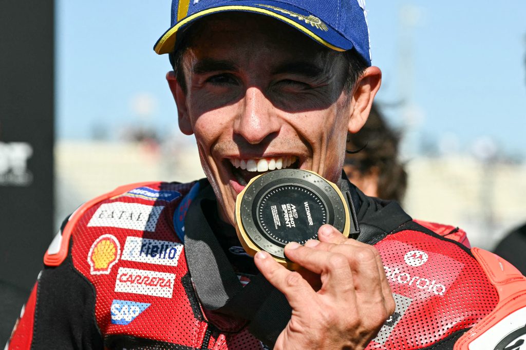 Pedrosa entiende que Márquez muestre su hombro, pero advierte: “Pueden forzarle a sufrir”