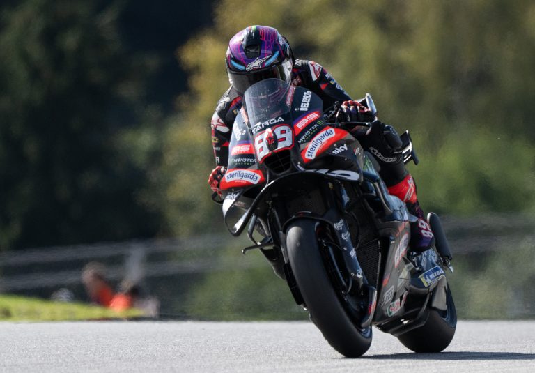 Martín wins Austrian MotoGP Sprint after Acosta throws away commanding lead