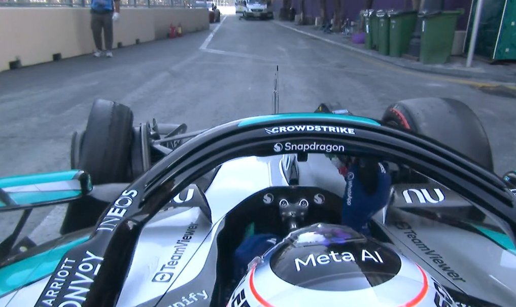 Video: Antonelli crashes at Turn 1 and is ruled out of Baku qualifying