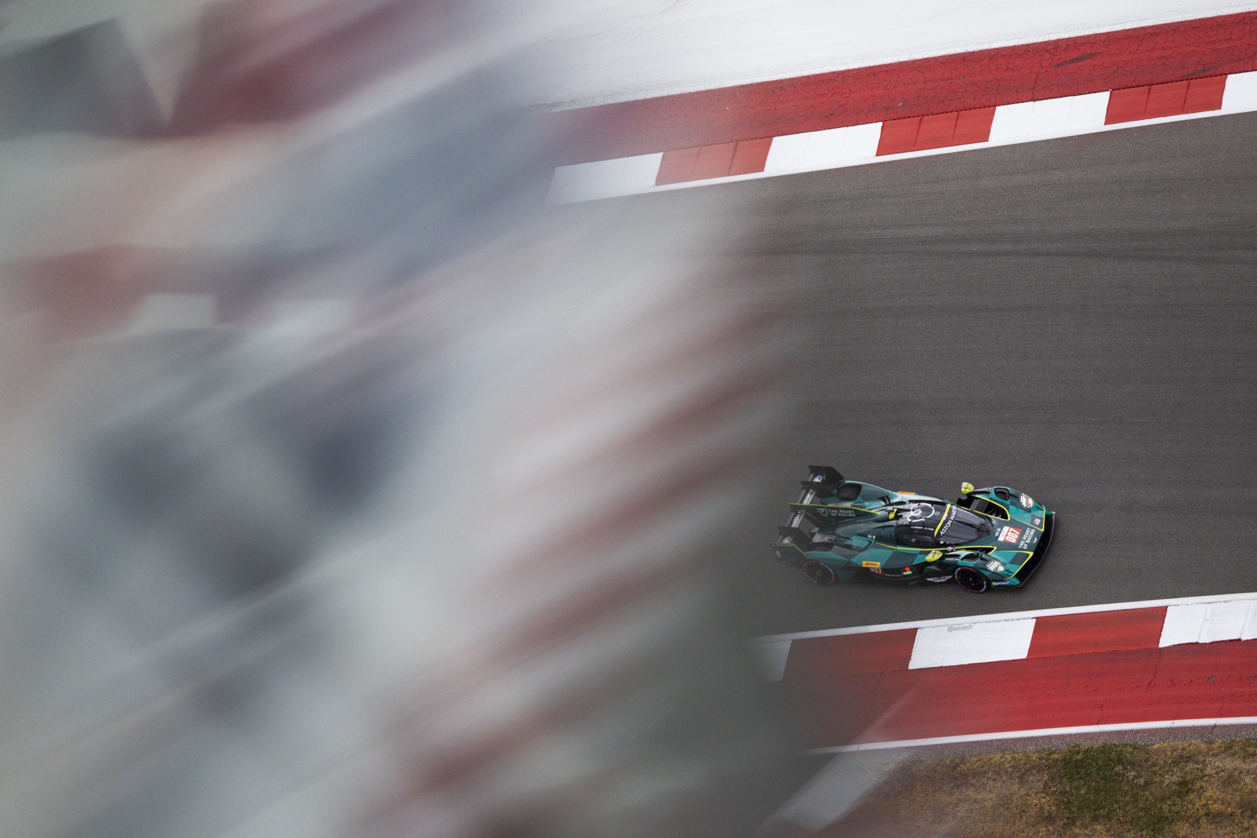 Aston Martin #007 surpreende e comanda TL2 da Lone Star Le Mans. Derani é 3º