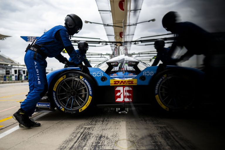 Alpine escala duplas para 6 Horas de Fuji e escanteia Da Costa e Makowiecki
