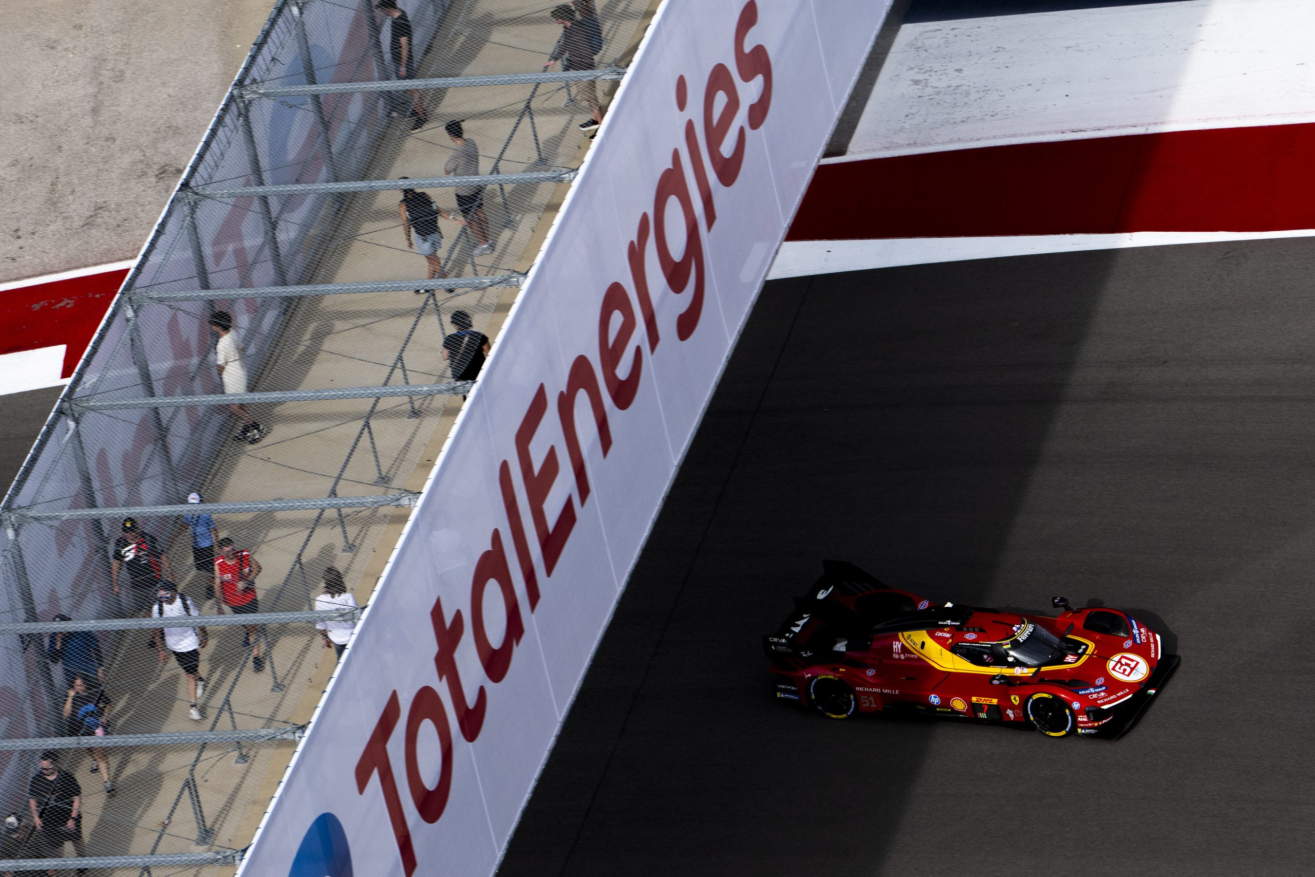Giovinazzi começa bem e segura Ferrari #51 na liderança após largada da Lone Star Le Mans