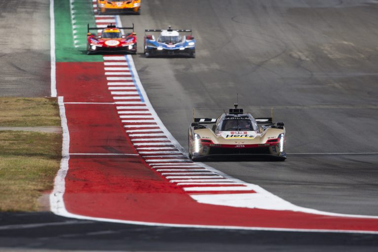 Cadillac #38 passa Ferrari e lidera Lone Star Le Mans após 3h. Barrichello é 4º na LMGT3