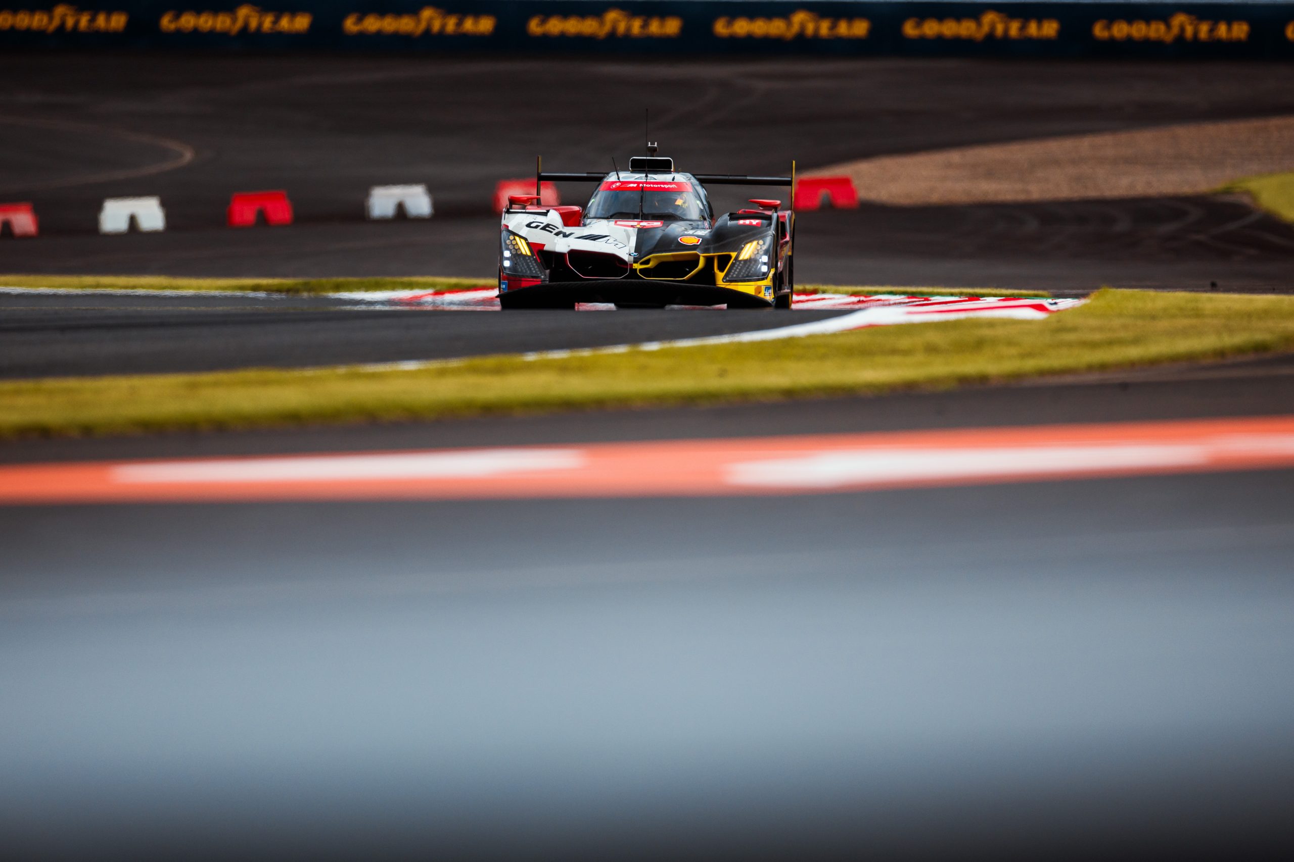 Frijns minimiza BMW discreta nos treinos livres em Fuji e garante: “Estamos na briga”