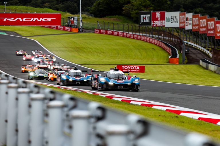 Gounon mantém Alpine #36 na ponta após 1h em Fuji. Farfus é 4º na LMGT3