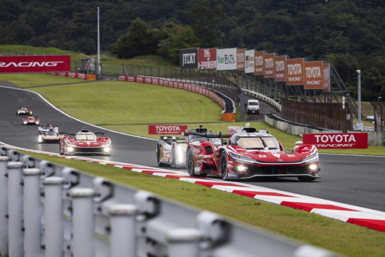 Toyota #8 aproveita safety-car, bate Alpine e vence 6H de Fuji. Farfus leva na LMGT3
