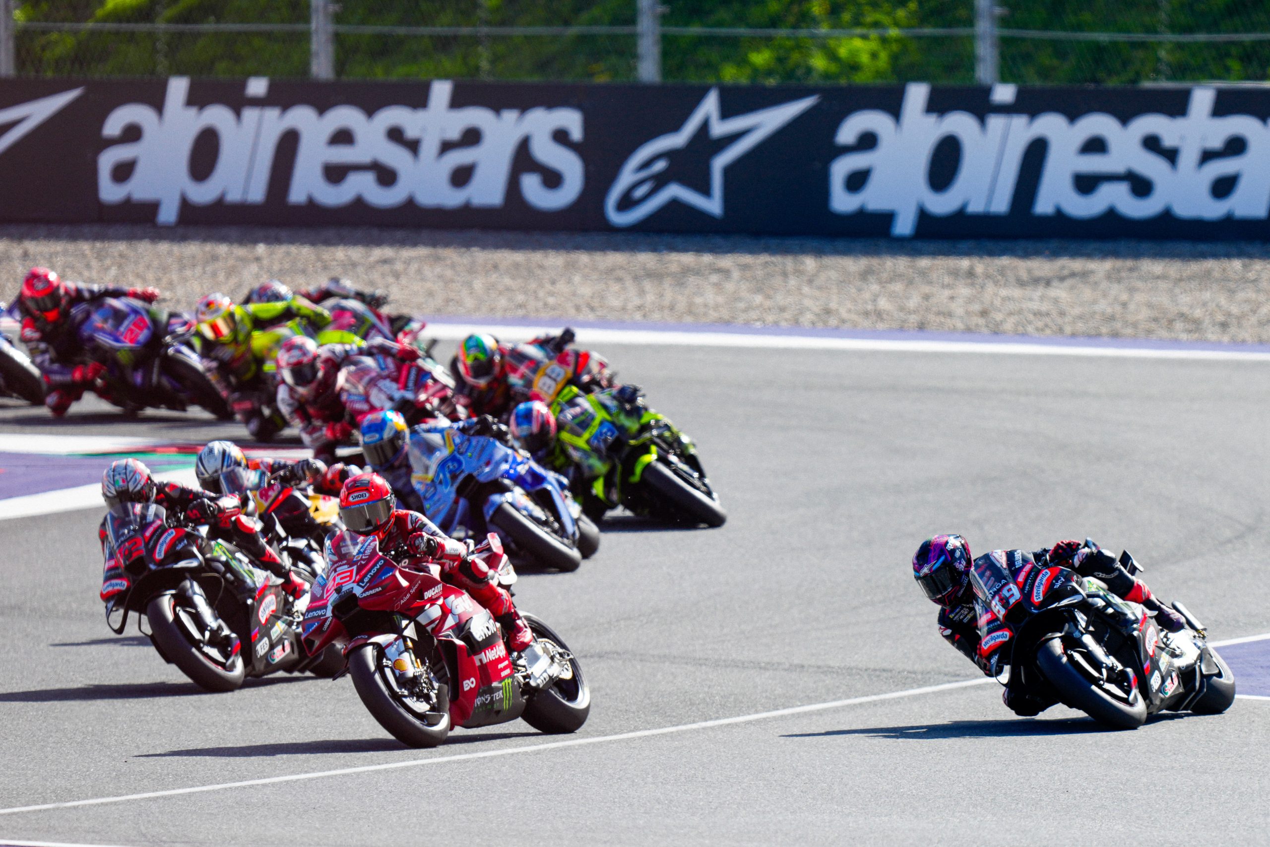 MotoGP veta treinos de largada na saída do pit-lane e limita RPM já em 2026