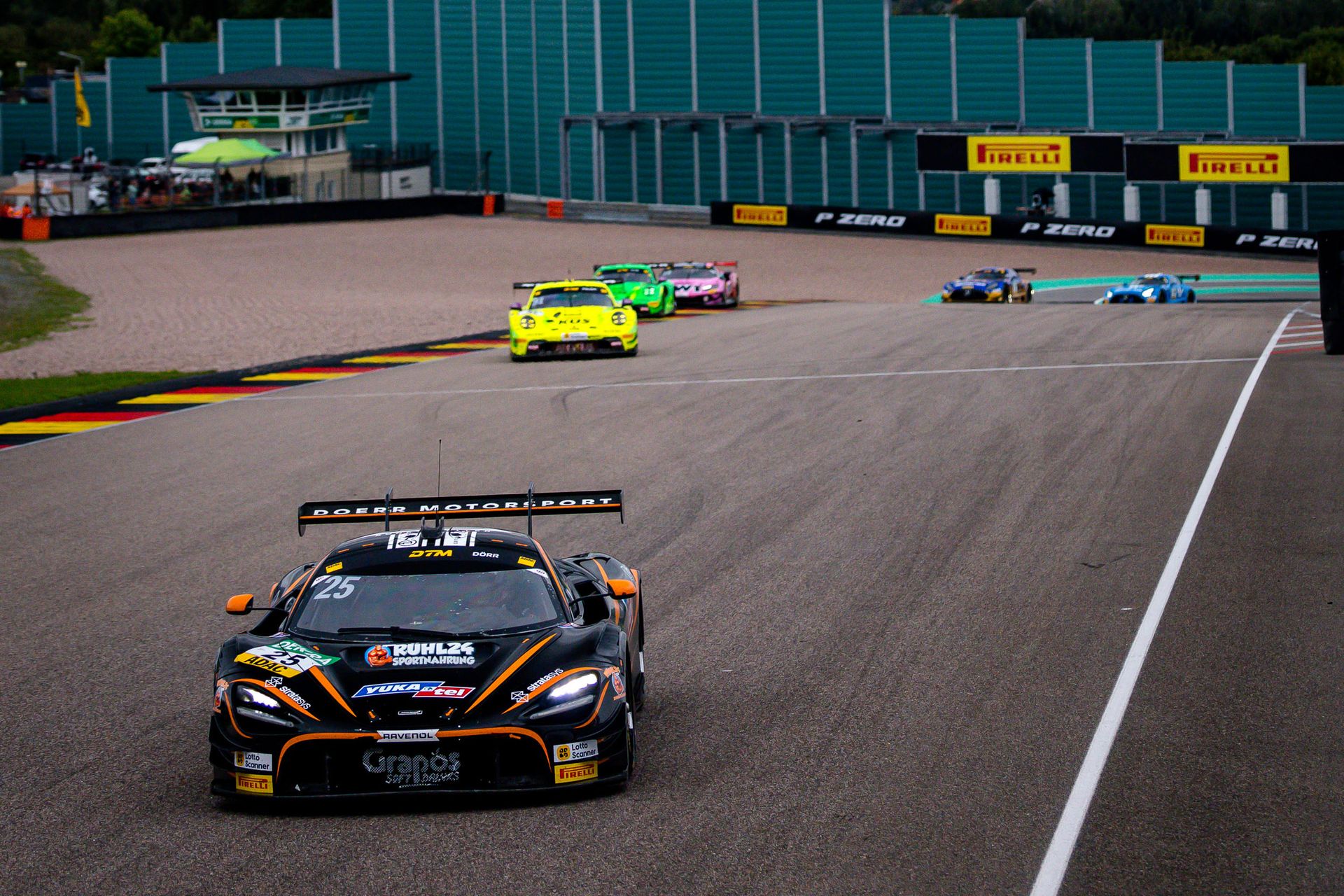 Dörr evita confusões e vence acidentada corrida 2 do DTM em Sachsenring