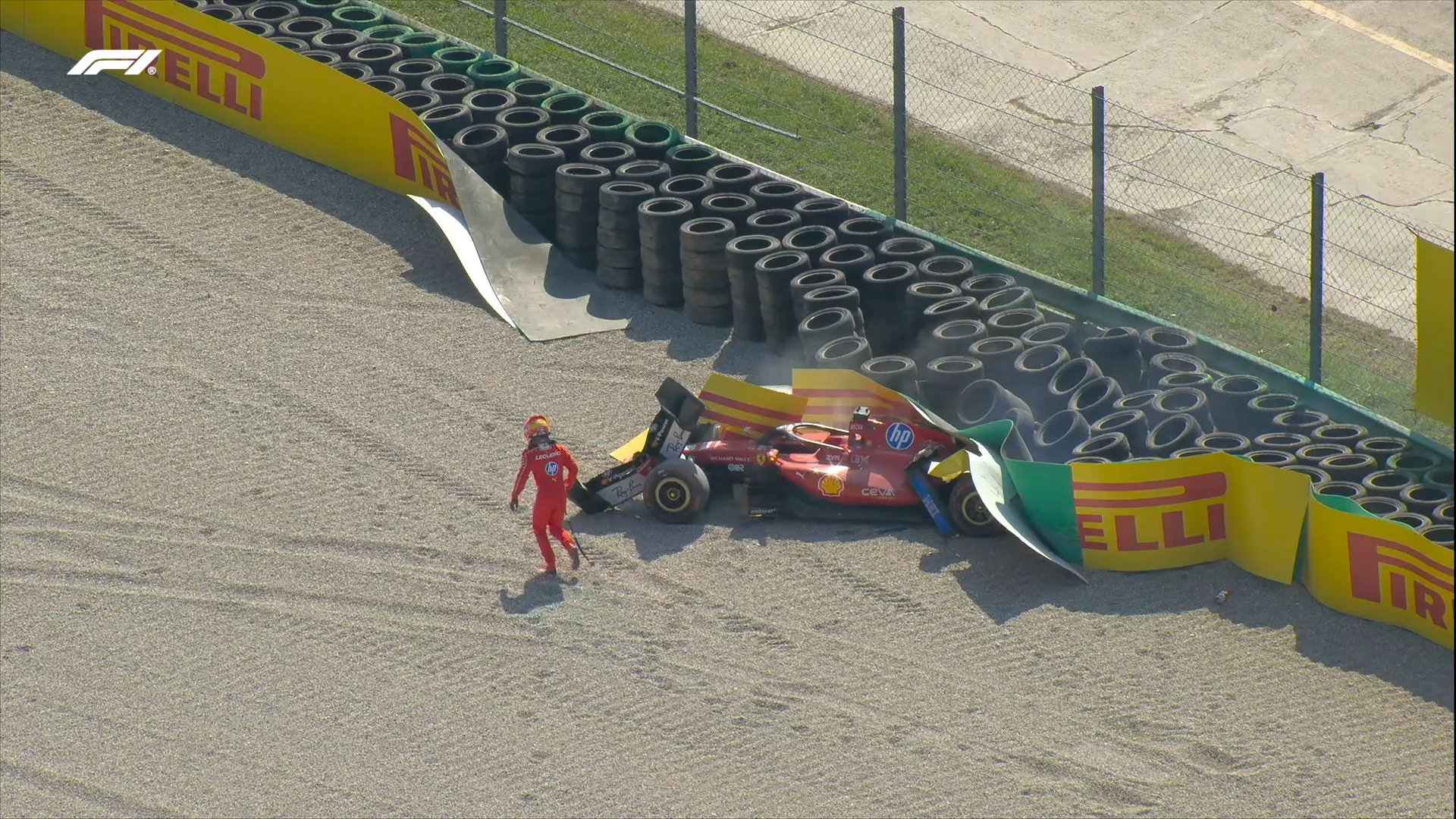 Leclerc repete acidente de 2020 e estampa muro da Parabolica no GP da Itália