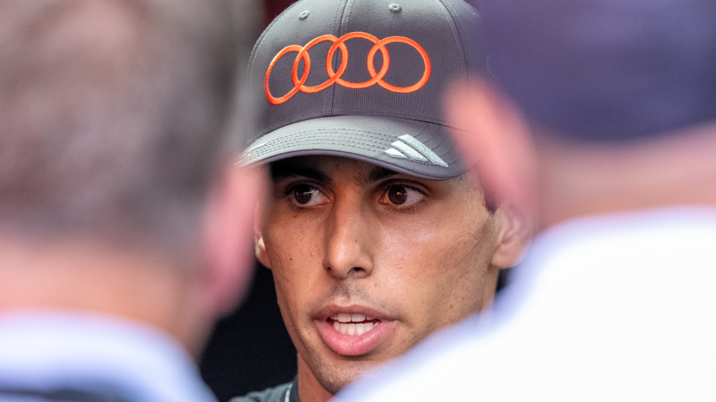 "A gente tem uma deficiência de motor, uma deficiência de largada, que não vou ficar repetindo todo o final de semana — vocês devem estar até cansados de ouvir. E é isso, acho que a primeira largada eu fiz o procedimento exatamente igual a segunda. A primeira foi ok, a segunda eu perdi umas cinco posições. E é isso, não tem o que fazer", acrescentou Gabriel