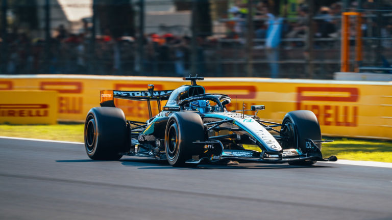 Russell admite surpresa, mas se resigna com tática da Mercedes na Itália: “Foi arriscada”