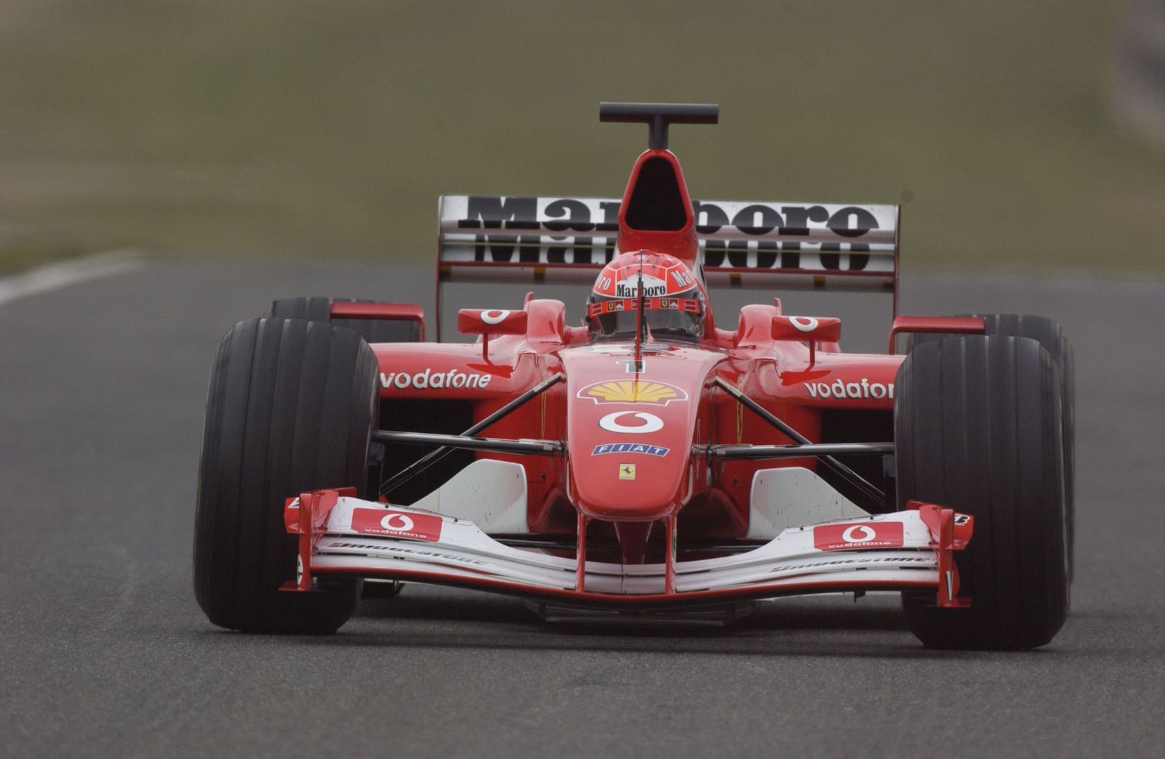 Barrichello e Vettel guiam F2002 no GP da Itália em homenagem a Schumacher