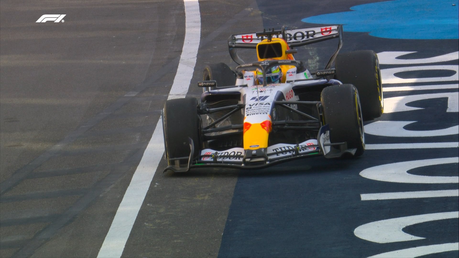Lindblad erra na curva do castelo e causa bandeira vermelha no TL2 do GP do Azerbaijão