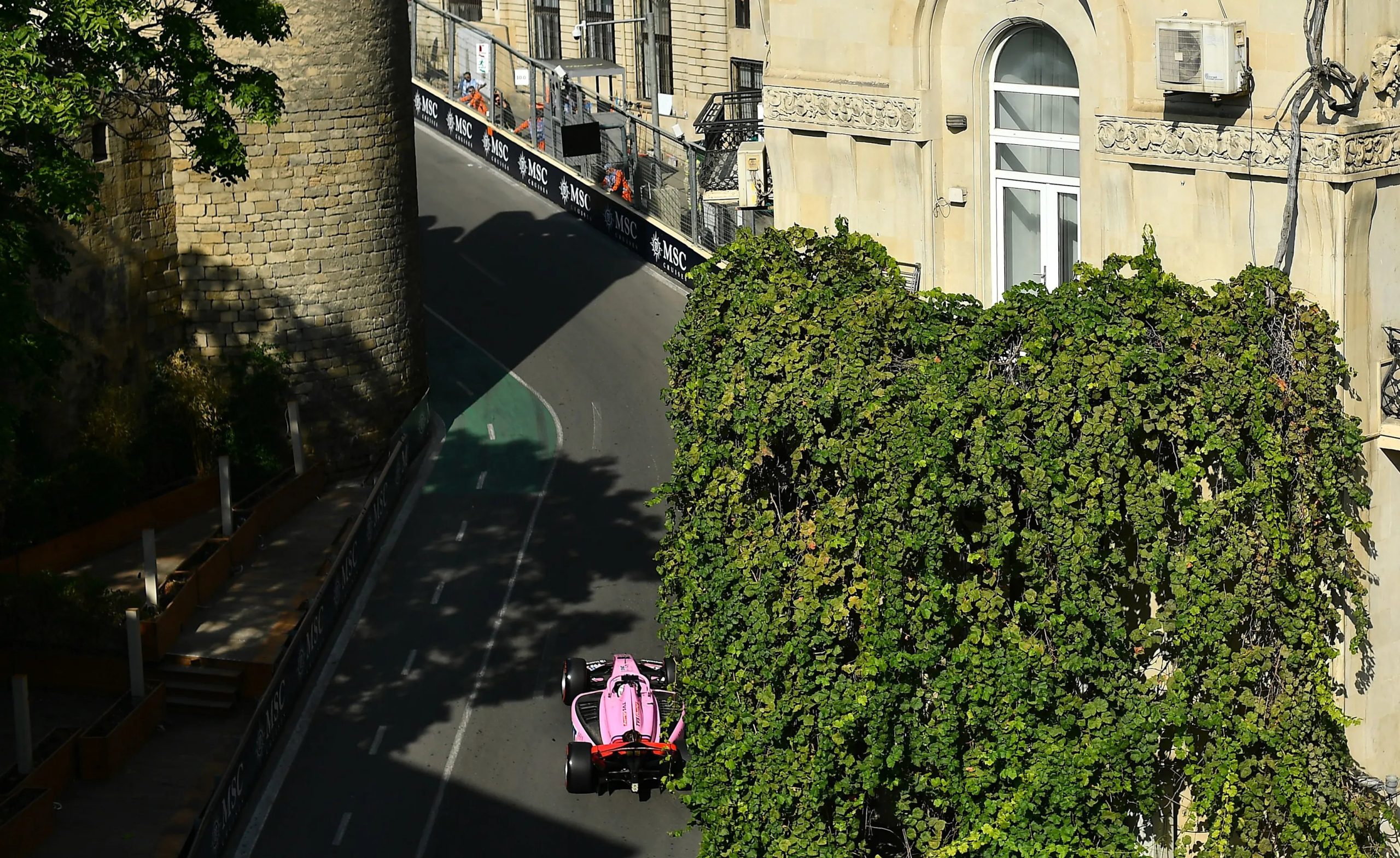Quais horários das corridas 1 e 2 da Fórmula 2 em Baku