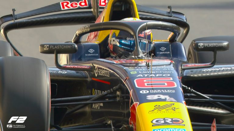 Na sprint, que tem o grid formado com a inversão dos dez primeiros colocados na classificação 1, quem alinha o carro na primeira posição é Nikola Tsolov. Segundo colocado na disputa, Rafael Câmara larga de sexto. A largada acontece às 1h15 (de Brasília, GMT-3).