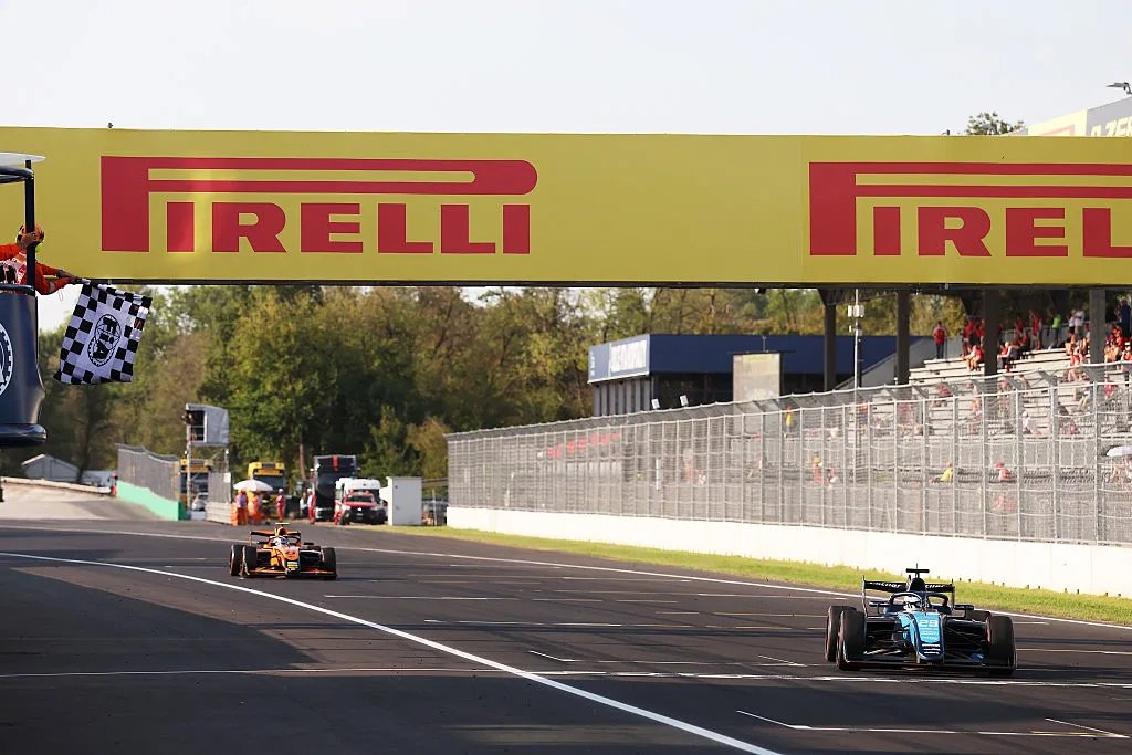 Lacorte supera caos na corrida 2 em Monza e vence pela 1ª vez na F3. Slater abandona