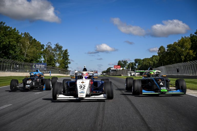 Jeffers varre rodada tripla de Road America e leva título da Pro 2000. Escorpioni é vice