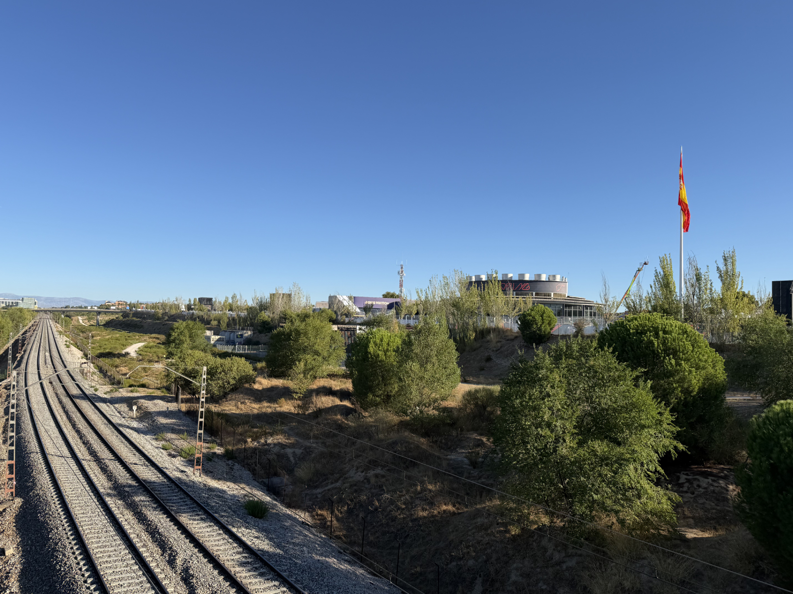 F1 realiza treinos livres do GP da Espanha em sexta-feira quente e seca em Madri