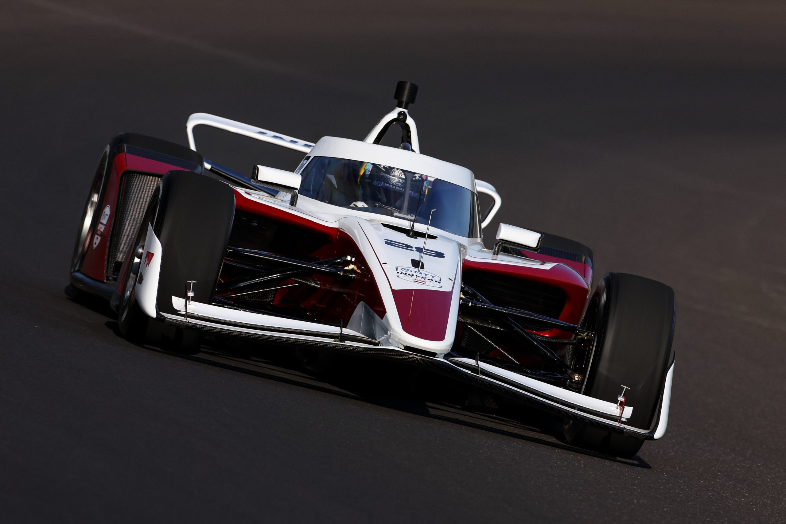Video: Rossi pone a prueba el nuevo IR-28 de IndyCar por primera vez en un óvalo