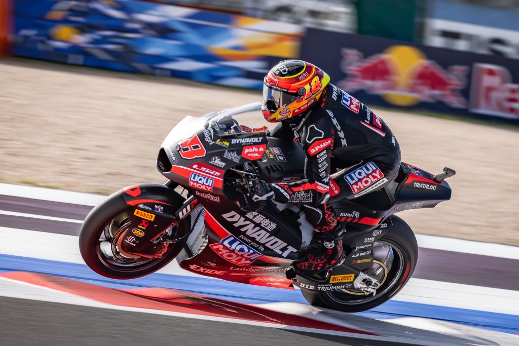 González aproveita acidente triplo na largada e vence GP de San Marino na Moto2