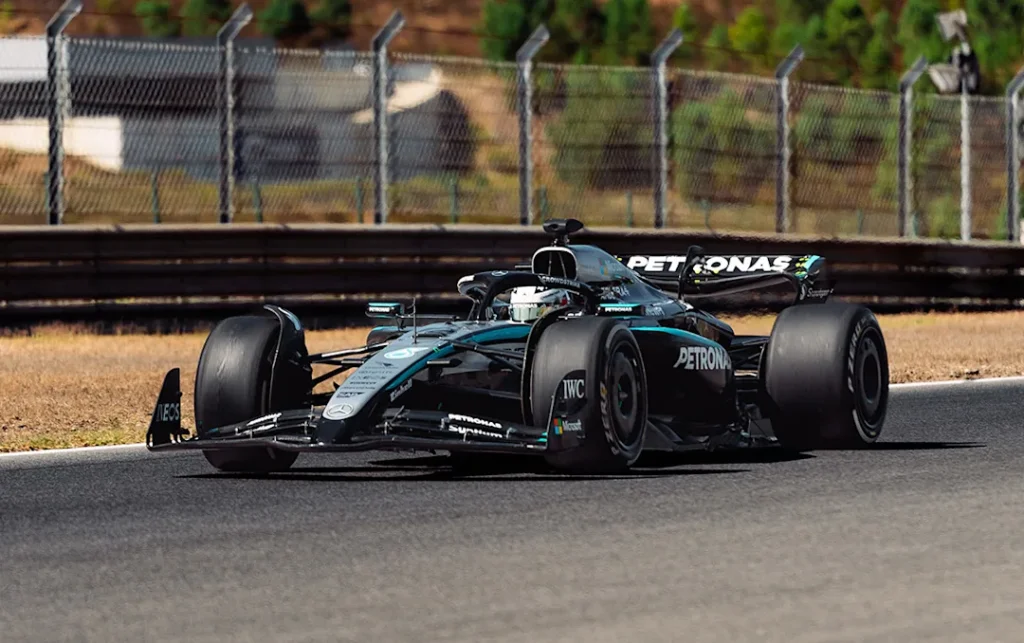 Dürksen completa su primera prueba en un auto de Fórmula 1 en Portimao y alcanza un hito para Paraguay