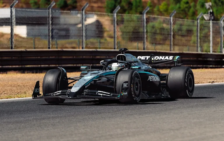 Dürksen completa su primera prueba en un auto de Fórmula 1 en Portimao y alcanza un hito para Paraguay