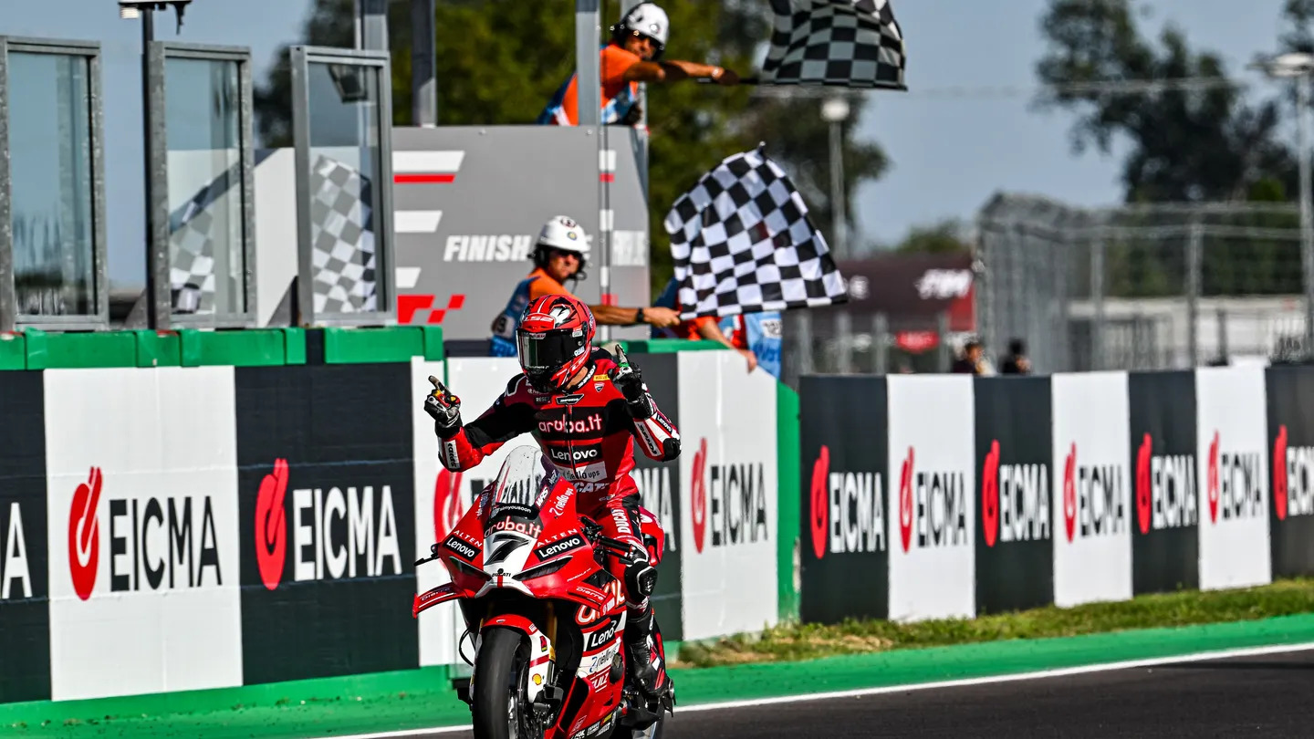 Lecuona domina em Cremona, vence corrida 1 e adia festa de Bulega no Mundial de Superbike