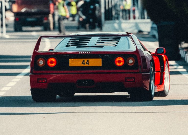 Motor nº 44 e 69 km rodados: como Hamilton encontrou F40 restaurada e exibida em Monza
