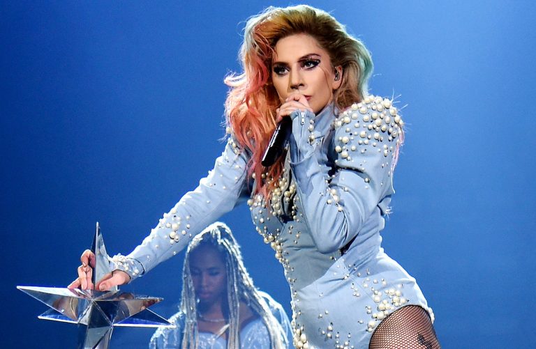 Presidente do Brasil fichado, Neymar x Cavani e Lady Gaga devastada: o mundo na última F1 na Malásia