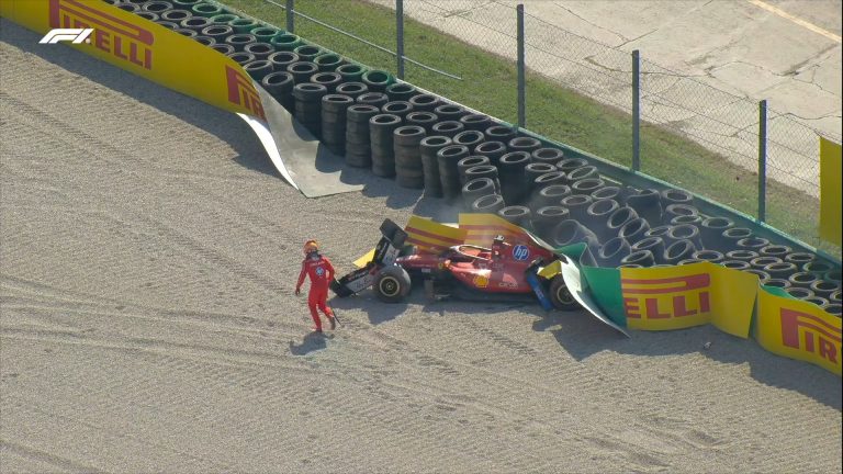 Leclerc bate forte na Parabolica, destrói barreira de pneus e paralisa GP da Itália