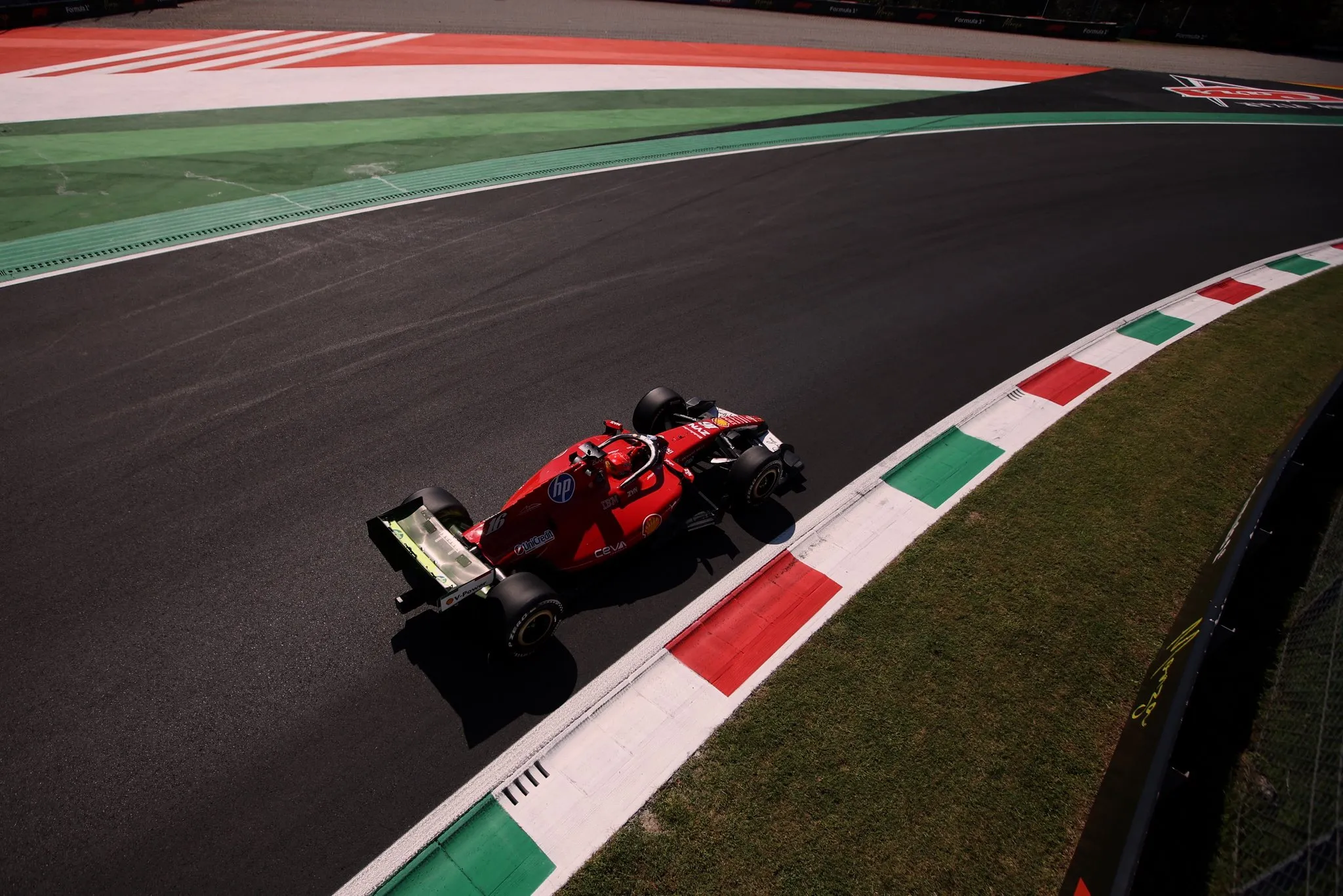 Leclerc puxa 1-2 no TL1 do GP da Itália e deixa Ferrari sonhar. Bortoleto é 8º